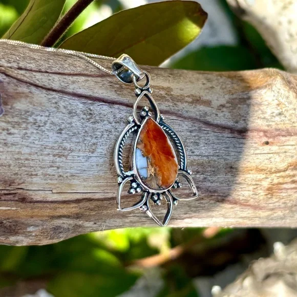 Spiny Oyster Necklace - Picture 14 of 16